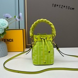 Fendi Mon Tresor маленькая сумка-бакет из розового полотна с рельефным узором FF