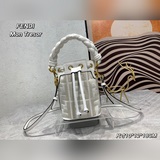 Fendi Mon Tresor маленькая сумка-бакет из розового полотна с рельефным узором FF