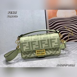 Новейшая сумка Fendi Baguette с вышивкой 2023 года： эта сумка Fendi Baguette, бе