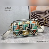 Новейшая сумка Fendi Baguette с вышивкой 2023 года： эта сумка Fendi Baguette, бе