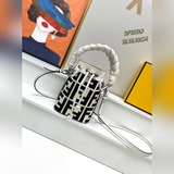 Сумка Fendi с двойным F. Это будет самая популярная сумка этого лета в мире моды