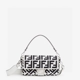 Сумка Fendi Baguette с коробкой 2023. Эта сумка Fendi Baguette, безусловно, стан