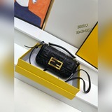 Fendi Baguette Кожаный чехол для мобильного телефона через плечо. Чехол для смар