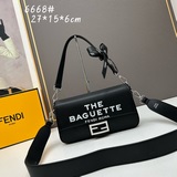 Сумка Fendi Baguette среднего размера, созданная в сотрудничестве с FENDI by Mar