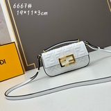 Fendi Baguette Кожаный чехол для мобильного телефона через плечо. Чехол для смар