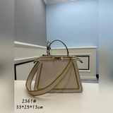 FENDI eekaboo ISeeU Сумка-кошка с контрастными швами. Знаковая модель eekabo.