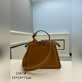 FENDI eekaboo ISeeU Сумка-кошка с контрастными швами. Знаковая модель eekabo.