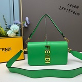 В комплекте с коробкой, оригинальная сумка Fendi Baguette последней модели, с кр