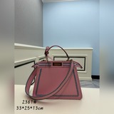 FENDI eekaboo ISeeU Сумка-кошка с контрастными швами. Знаковая модель eekabo.