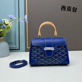 Оригинальный товар из фирменного магазина — сумка Goyard mini Saigon, символизир