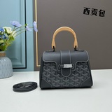 Оригинальный товар из фирменного магазина — сумка Goyard mini Saigon, символизир