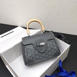 Оригинальный товар из фирменного магазина — сумка Goyard mini Saigon, символизир