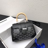 Оригинальный товар из фирменного магазина — сумка Goyard mini Saigon, символизир