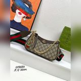 Серия Ophidia выпустила новый популярный кулон в форме клубники с двумя ремешкам
