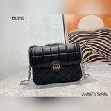 Новинка Новая сумка через плечо от Gucci. Корпус из натуральной кожи, качественн