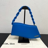 Сумка Jacquemus* New LeVague с волнистыми боковыми частями. Уникальный дизайн су