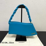 Сумка Jacquemus* New LeVague с волнистыми боковыми частями. Уникальный дизайн су