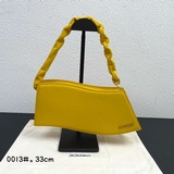 Сумка Jacquemus* New LeVague с волнистыми боковыми частями. Уникальный дизайн су
