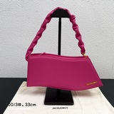 Сумка Jacquemus* New LeVague с волнистыми боковыми частями. Уникальный дизайн су