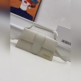 Сумка Jacquemus* с коробкой. Уникальный дизайн сумки, модный и милый при ношении