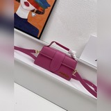 【Комплектация】 Маленькая сумка Jacquemus с откидной крышкой — структурированная 
