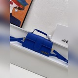 【Комплектация】 Маленькая сумка Jacquemus с откидной крышкой — структурированная 