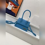 В комплекте с коробкой (размер) Жакмус, красная сумка из гладкой кожи, которую л