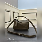 Улучшенная версия puzzle с тиснением в классическом черном цвете уже в наличии. 
