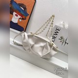 В комплекте с коробкой, новейшая модель сумки Loewe под мышку, из коровьей кожи,