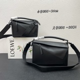 Новые цвета сумок loewepuzzle уже в продаже! Полностью черный тисненый дизайн вы