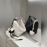 Кожаная сумка — 【новый】 Новая модель сумки в наличии. Размер： 28-17-9,5 см.