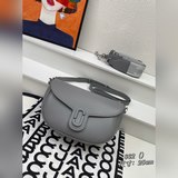 Новая серия кожаных сумок большого размера и сумок-седла MJ блестяще появилась в