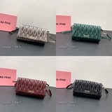 В комплекте с коробкой, новая модель Miumiu, изготовлена из импортной кожи ягнен
