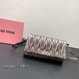 В комплекте с коробкой, новая модель Miumiu, изготовлена из импортной кожи ягнен