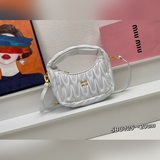 5BC125： Новая мини-сумка MiuWander от MiuMiu, изготовлена из импортной кожи ягне