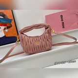 5BC125： Новая мини-сумка MiuWander от MiuMiu, изготовлена из импортной кожи ягне