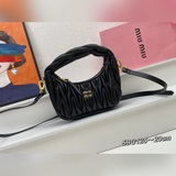 5BC125： Новая мини-сумка MiuWander от MiuMiu, изготовлена из импортной кожи ягне