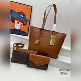 Новый комплект из трех предметов от Michael Kors. Новая сумка-мама с сумкой-малы
