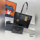 Новый комплект из трех предметов от Michael Kors. Новая сумка-мама с сумкой-малы