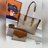 Новый комплект из трех предметов от Michael Kors. Новая сумка-мама с сумкой-малы