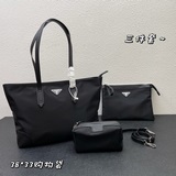 Набор из трех сумок Prada 21 Tote. Эта серия будет основной моделью Prada на вес