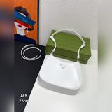 Новая сумка под мышку Prad 1BC169. Эта сумка через плечо Cheo изготовлена из имп