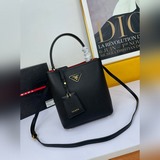 66139# Кожаная сумка Prada Double Saffiano, изготовлена в Италии.