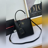 66139# Кожаная сумка Prada Double Saffiano, изготовлена в Италии.