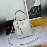 66139# Кожаная сумка Prada Double Saffiano, изготовлена в Италии.