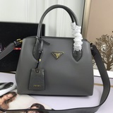 Новинка на официальном сайте, популярная во всем мире, модель Prada 2023 года. А