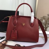 Новинка на официальном сайте, популярная во всем мире, модель Prada 2023 года. А