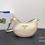 (Prada) Сумка «Луна/Полумесяц» – модный хит [Победа] Телячья кожа в сочетании с 