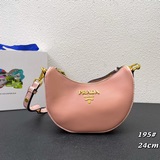 (Prada) Сумка «Луна/Полумесяц» – модный хит [Победа] Телячья кожа в сочетании с 