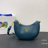 (Prada) Сумка «Луна/Полумесяц» – модный хит [Победа] Телячья кожа в сочетании с 
